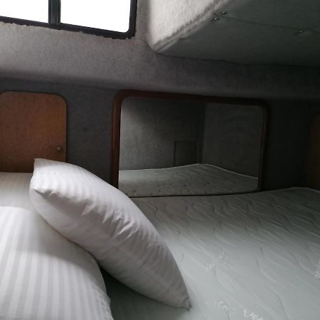 Sejour Insolite Sur Un Yacht. Bateau Hotel A Quai. La Rochelle  Kültér fotó