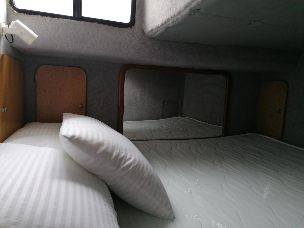 Sejour Insolite Sur Un Yacht. Bateau Hotel A Quai. La Rochelle  Kültér fotó